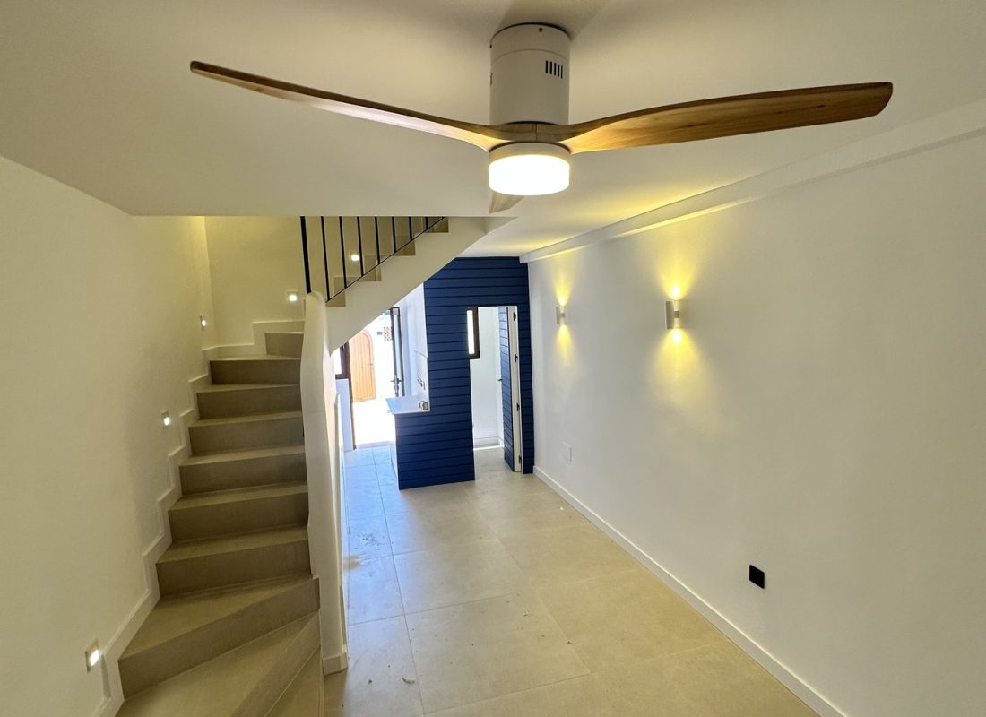 Escalera interior de vivienda de Construcciones Torreguil 4